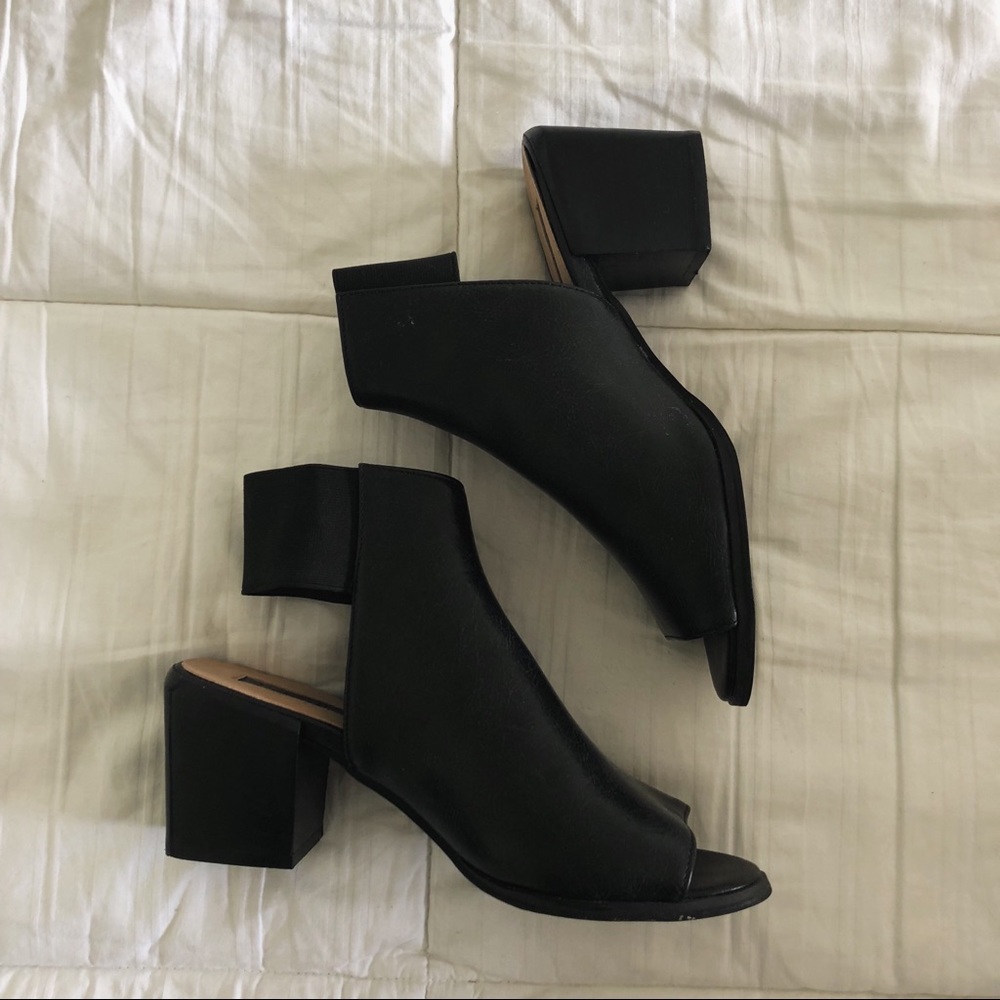 black peep toe heels